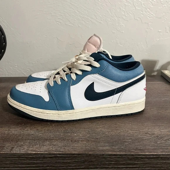 Nike air Jordan Blue and White Men's Sneakers - Picture 4 of 6